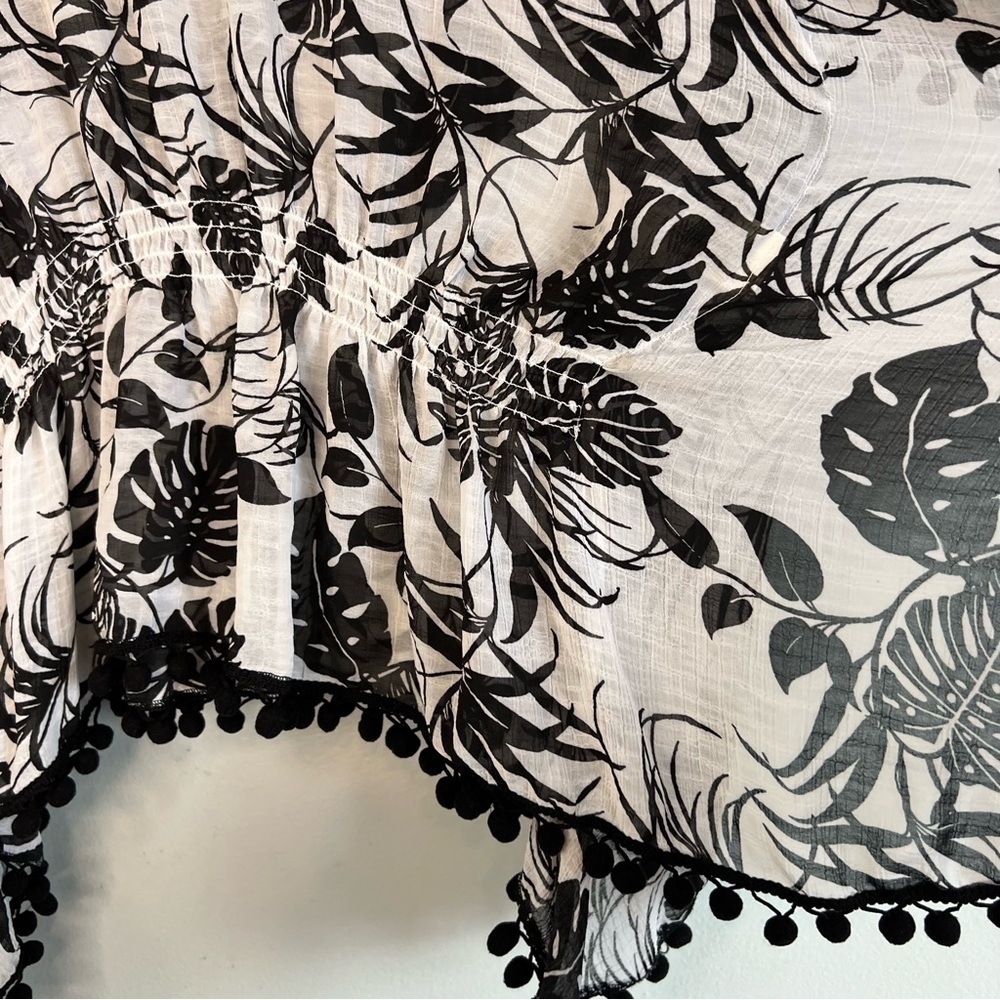 NWT Vince Camuto Women's Floral Lagoon V-Neck Poncho Blouse Size S Black White - Picture 3 of 12
